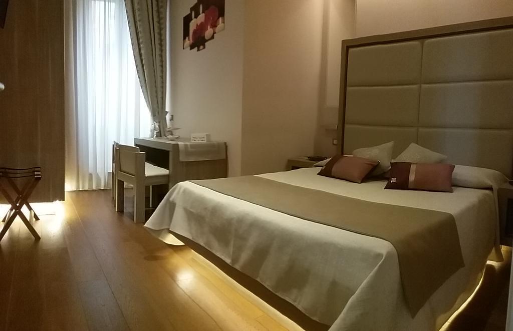 Domus Clara Hotel Rome Exterior photo