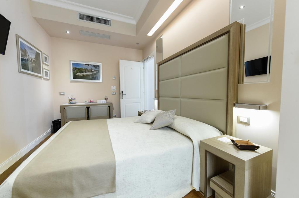 Domus Clara Hotel Rome Exterior photo