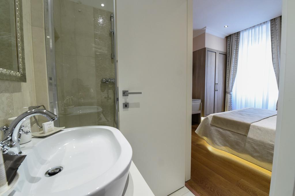 Domus Clara Hotel Rome Exterior photo