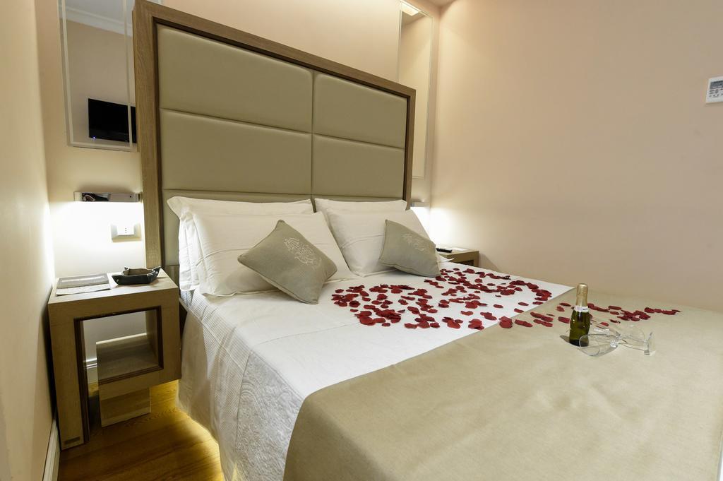 Domus Clara Hotel Rome Exterior photo