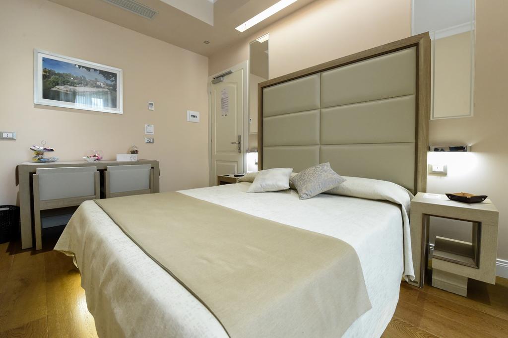 Domus Clara Hotel Rome Exterior photo