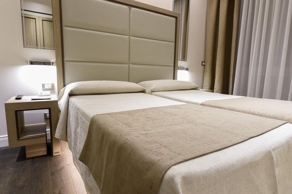 Domus Clara Hotel Rome Exterior photo