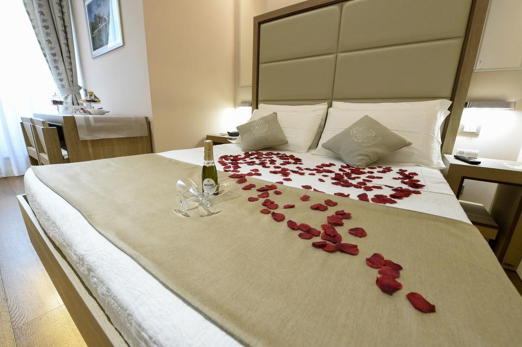 Domus Clara Hotel Rome Exterior photo