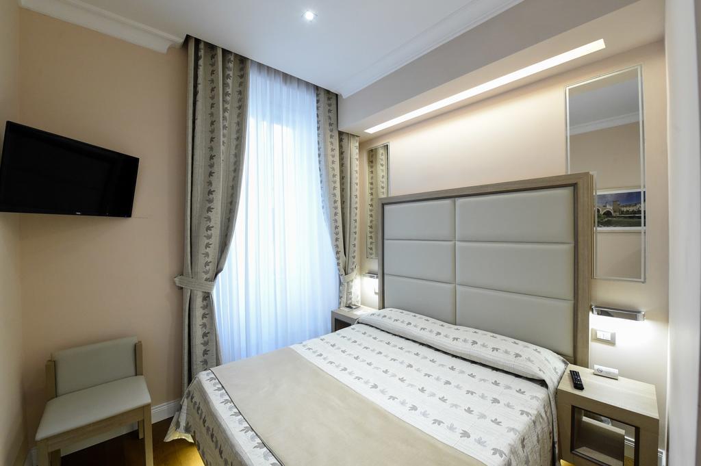 Domus Clara Hotel Rome Exterior photo