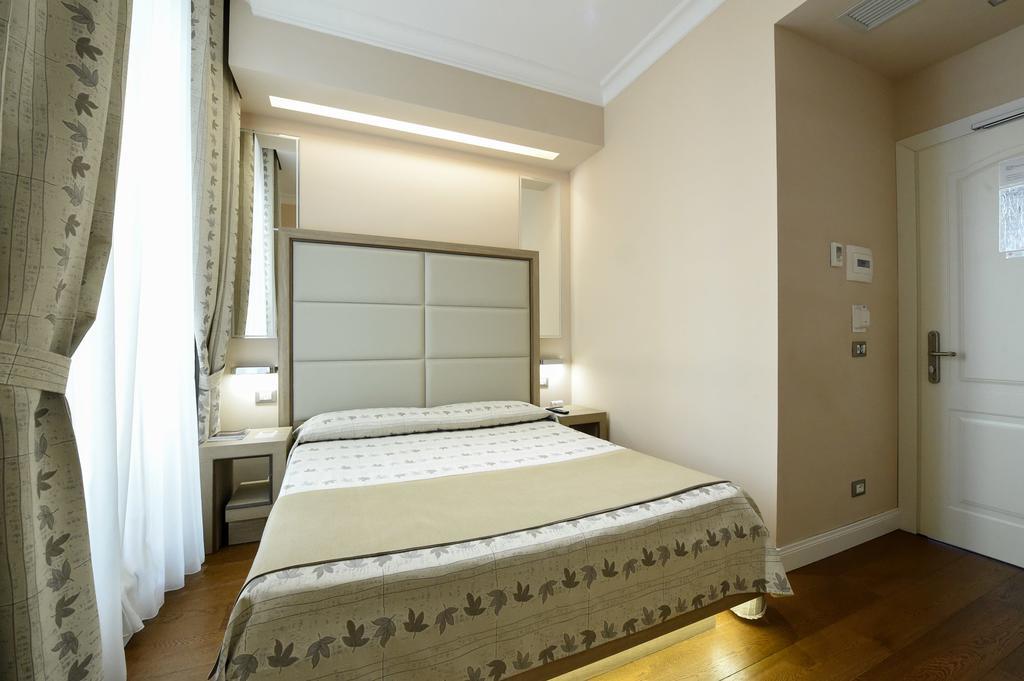 Domus Clara Hotel Rome Exterior photo