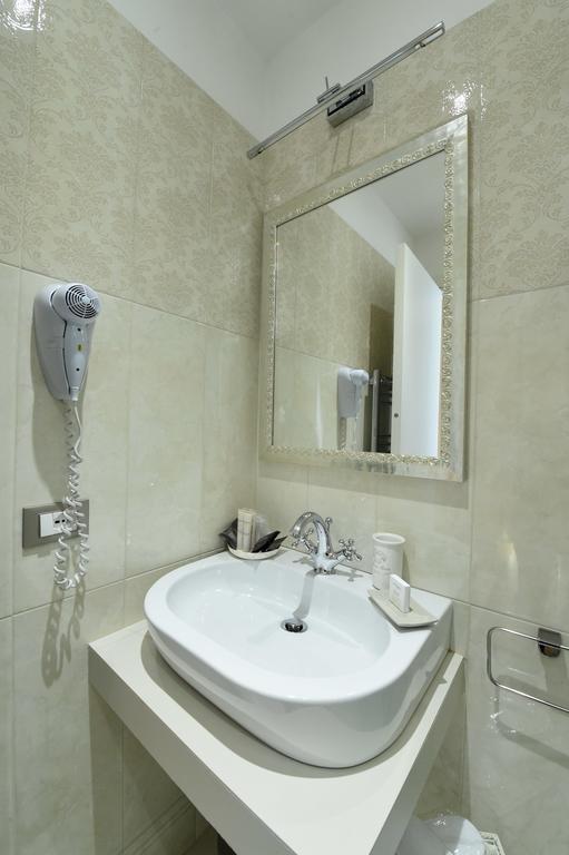 Domus Clara Hotel Rome Exterior photo