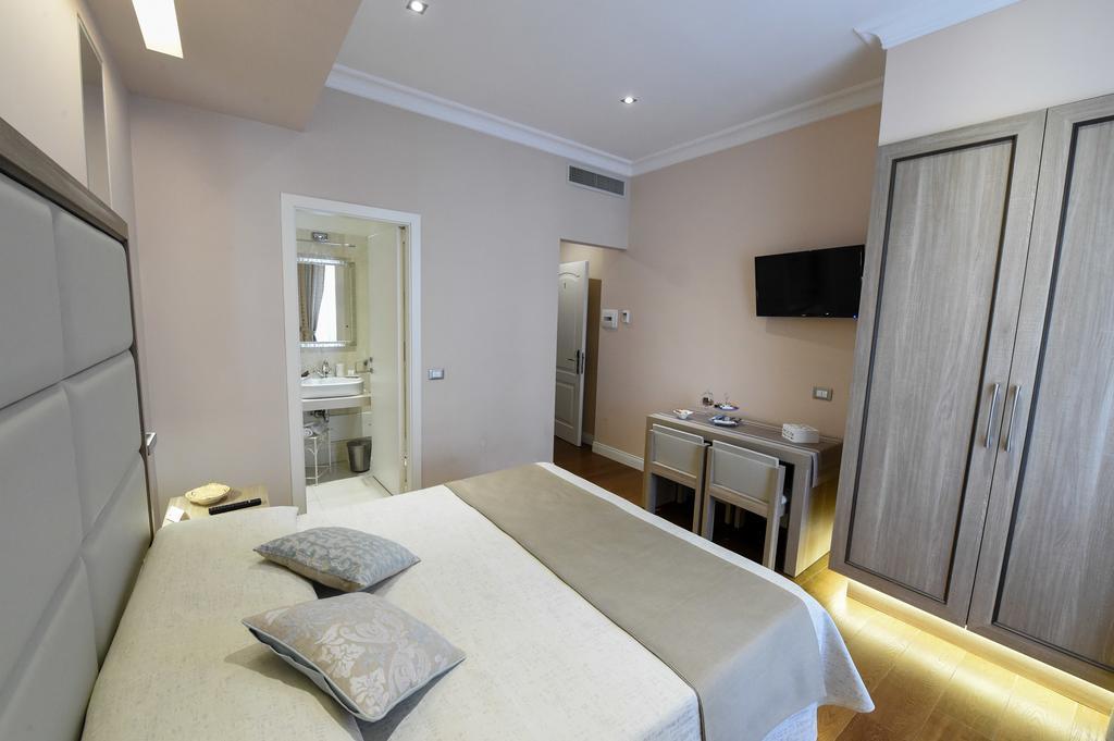 Domus Clara Hotel Rome Exterior photo