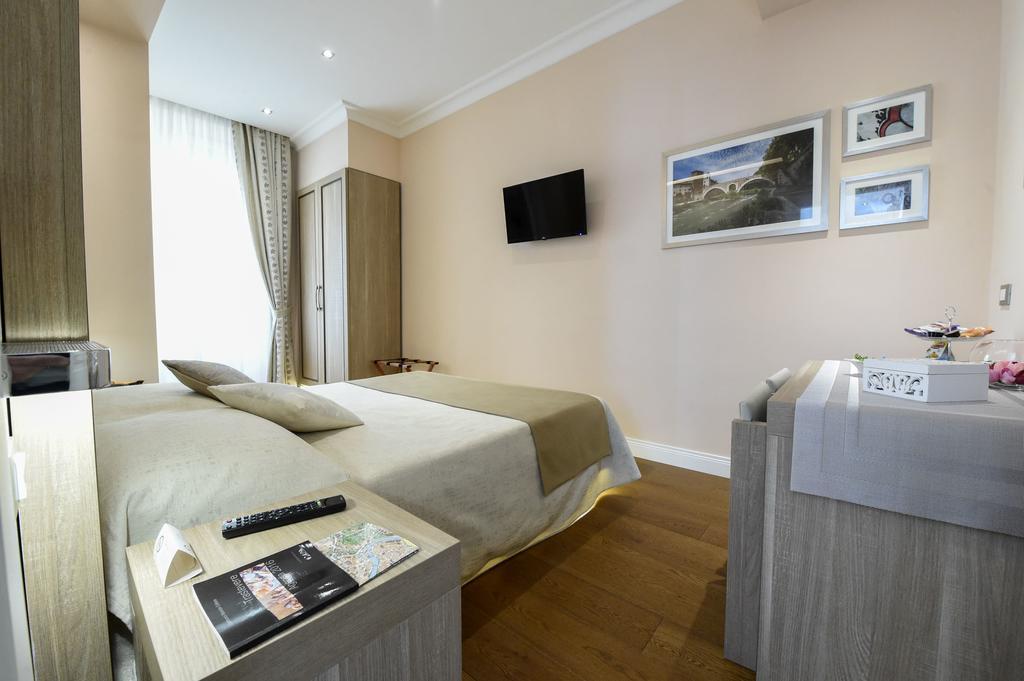 Domus Clara Hotel Rome Exterior photo