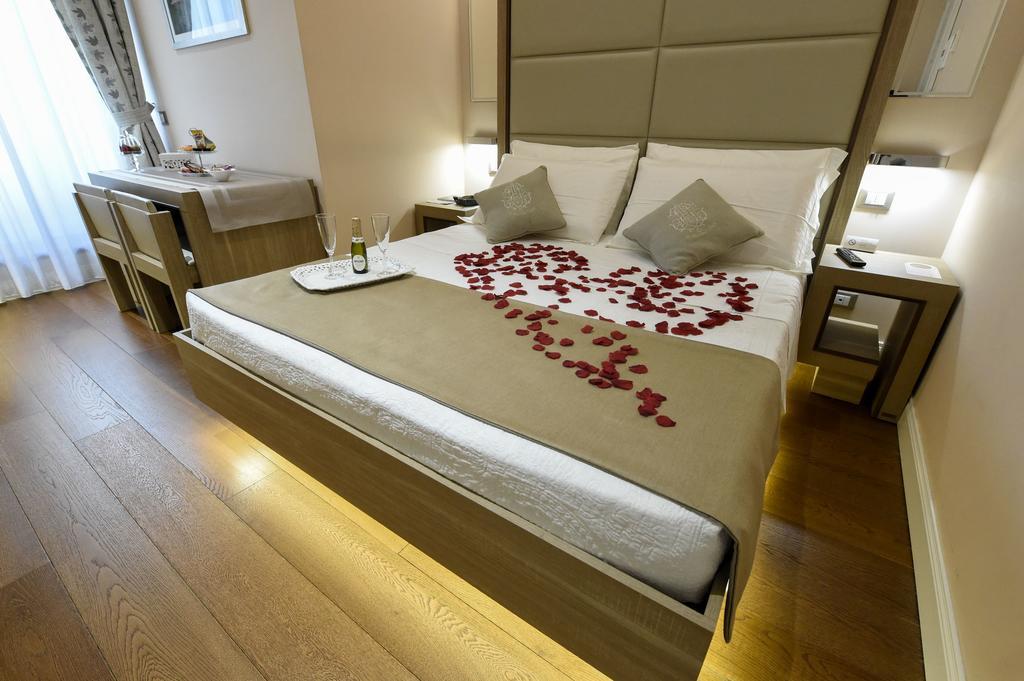 Domus Clara Hotel Rome Exterior photo