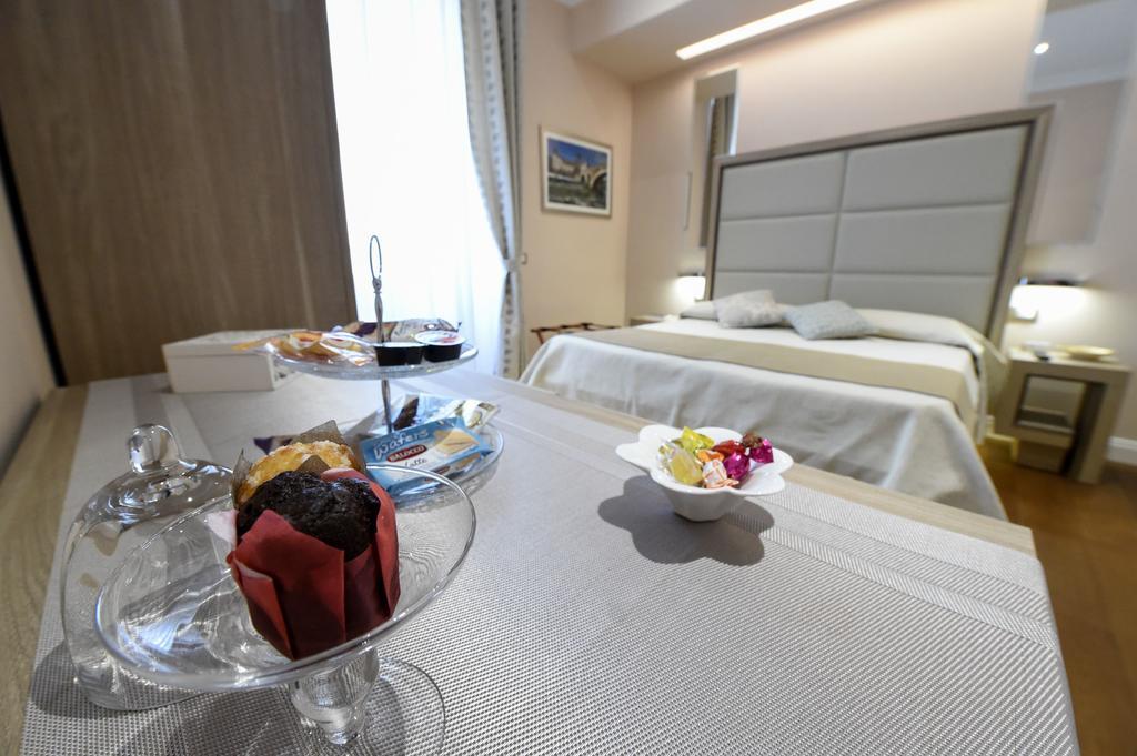Domus Clara Hotel Rome Exterior photo