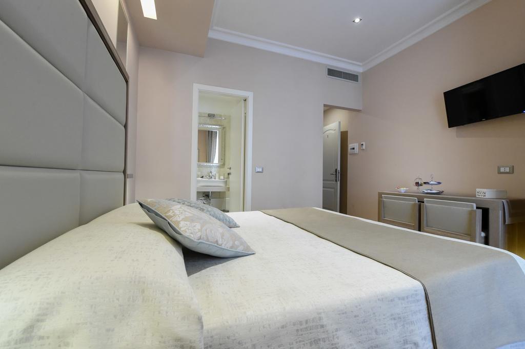 Domus Clara Hotel Rome Exterior photo